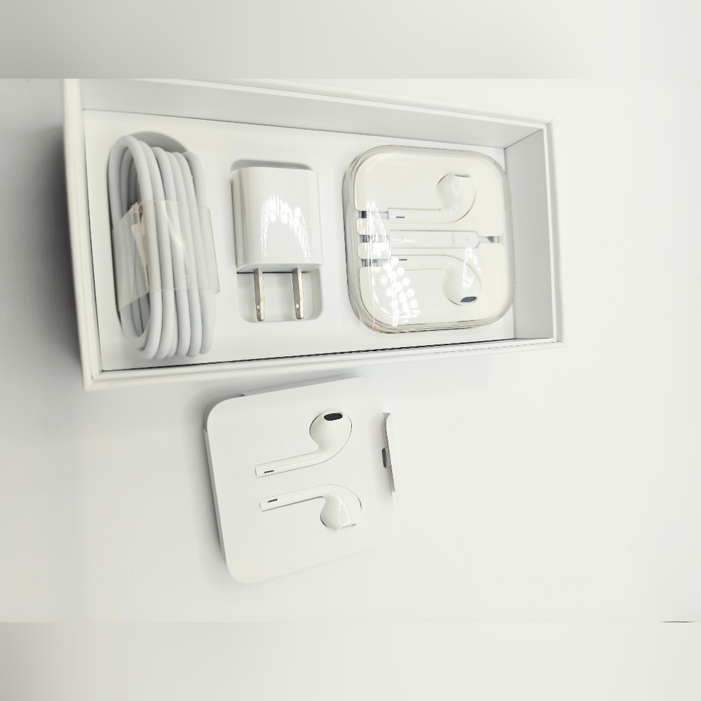 Apple iPhone 6s 32 GB Empty Box, With A Charger A Cable & Headphones NO Phone - Picture 3 of 8